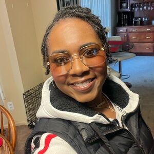 Meet your Posher, Dr. Kordilia!! Thank you for checking out my page!! 🙂